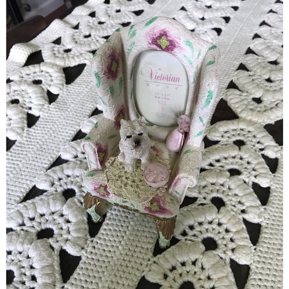 DEZINE Vintage Cottagecore Ceramic Comfy Chair Picture Frame - Picture 13 of 16